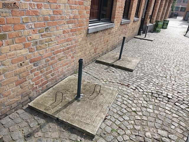 Lot 13 - parasols en parasolvoeten - afbeelding 6 van  9