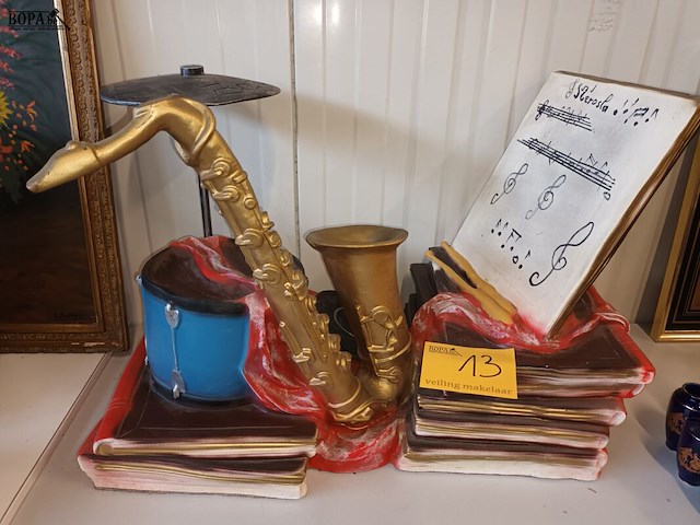 Lot 13 - polyester jazz decoratie - afbeelding 1 van  3