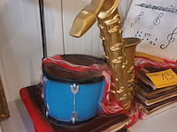 Lot 13 - polyester jazz decoratie - afbeelding 2 van  3