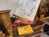 Lot 13 - polyester jazz decoratie - afbeelding 3 van  3