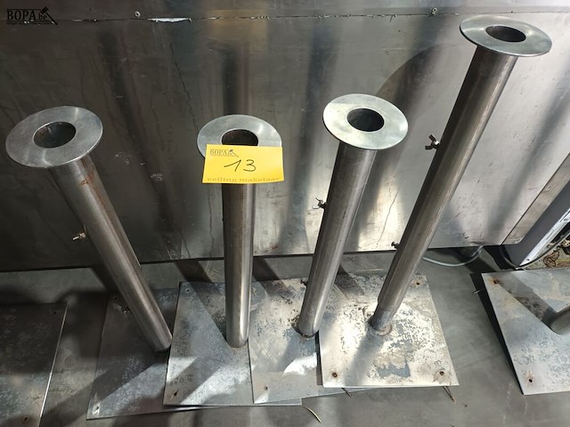 Lot 13 - rvs parasolvoet. 4 stuks - afbeelding 1 van  3