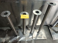 Lot 13 - rvs parasolvoet. 4 stuks