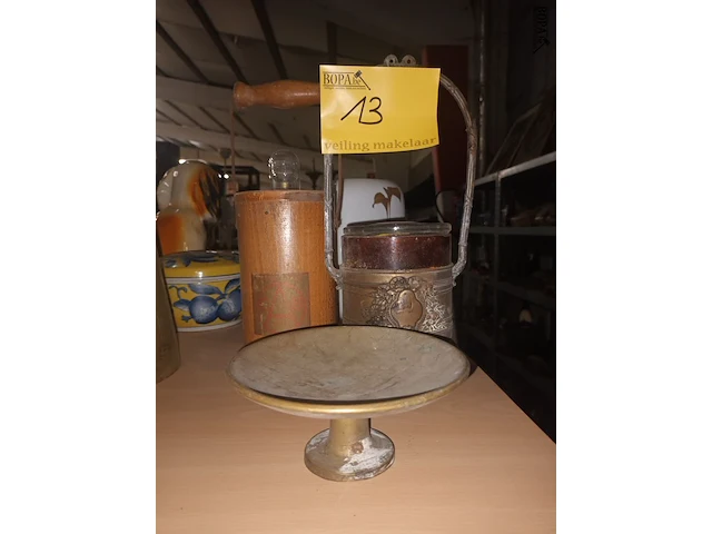Lot 13 - schaal, lamp en dekselpot - afbeelding 2 van  4