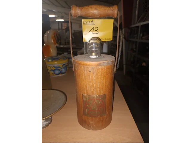 Lot 13 - schaal, lamp en dekselpot - afbeelding 4 van  4