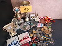 Lot 13 - sport medailles en bekers. 30 stuks