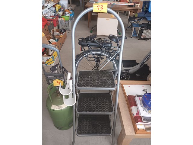 Lot 13 - trapladder altrex - afbeelding 1 van  3