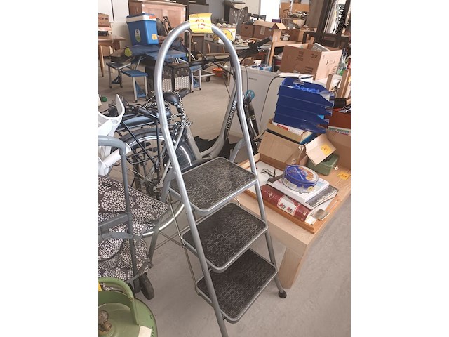 Lot 13 - trapladder altrex - afbeelding 2 van  3