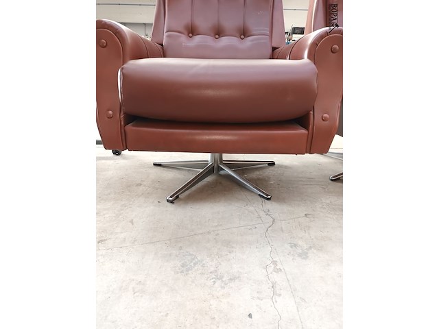 Lot 13 - vintage draaifauteuil. 2 stuks - afbeelding 3 van  6