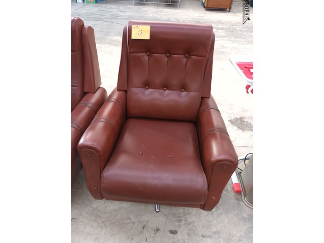 Lot 13 - vintage draaifauteuil. 2 stuks - afbeelding 5 van  6
