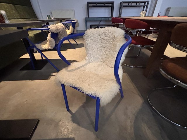 Lot 13 vierkante bistrotafels incl 26 stoelen - afbeelding 7 van  11