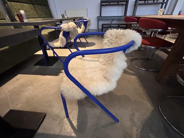 Lot 13 vierkante bistrotafels incl 26 stoelen - afbeelding 8 van  11