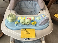 Lot 130 - babyloopstoel bébé confort