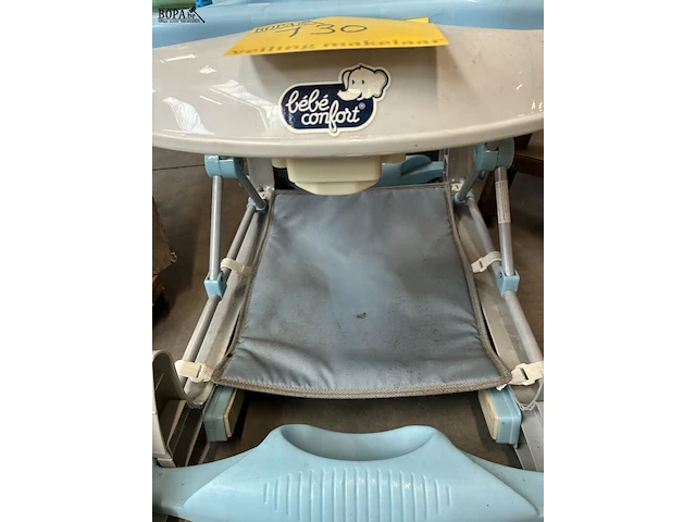 Lot 130 - babyloopstoel bébé confort - afbeelding 2 van  3