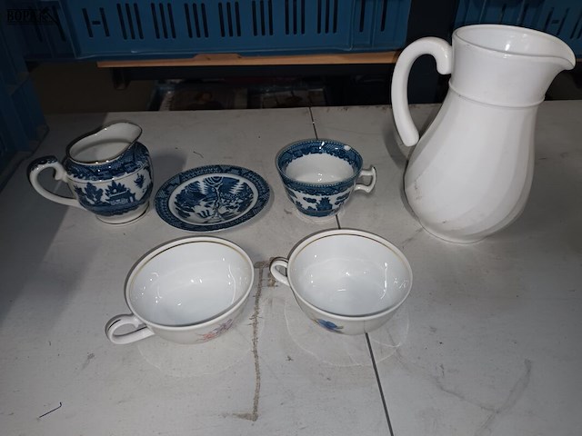 Lot 130 - divers servies - afbeelding 2 van  4