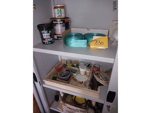 Lot 130 - diversen. inhoud kast - afbeelding 1 van  4