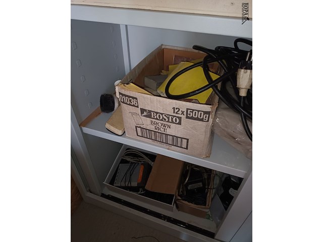 Lot 130 - diversen. inhoud kast - afbeelding 3 van  4