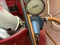 Lot 130 - gasfles met regelaar en slang (propaan) en toebehoren - afbeelding 4 van  4