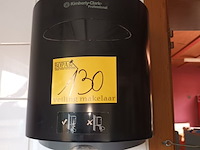 Lot 130 - handoekpapier dispenser - afbeelding 1 van  3