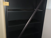 Lot 130 - hoge roldeurkast - afbeelding 2 van  2