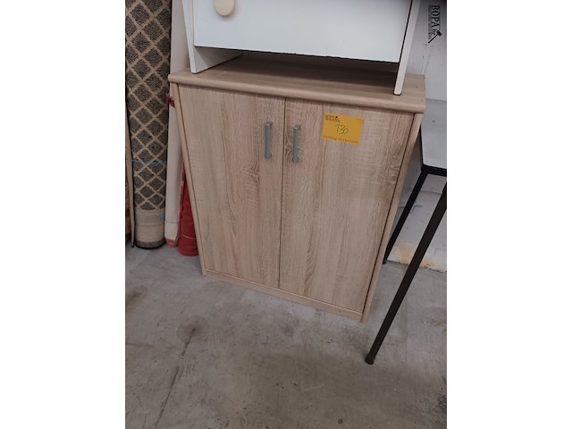 Lot 130 - kastje met 2 deuren - afbeelding 1 van  2