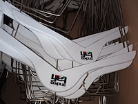 Lot 130 - kledinghangers en kledinghoezen - afbeelding 3 van  4