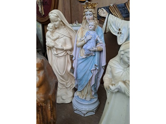 Lot 130 - set van mariabeelden in goede staat - afbeelding 4 van  4