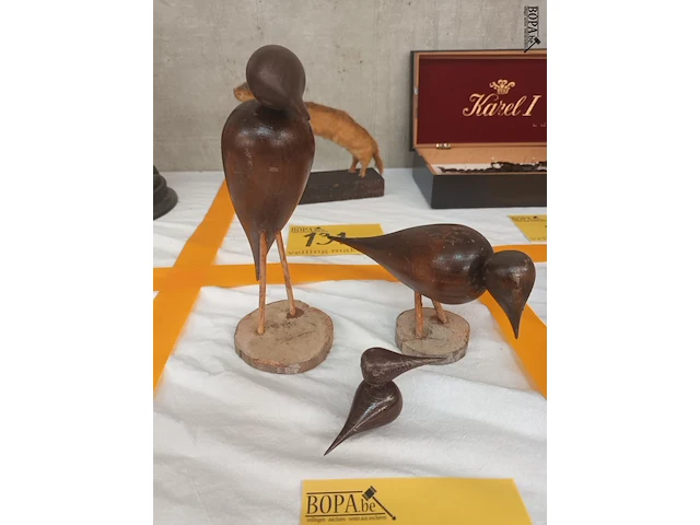 Lot 130 - vintage vogels in hout. 3 stuks - afbeelding 1 van  3