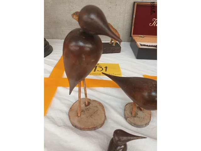 Lot 130 - vintage vogels in hout. 3 stuks - afbeelding 2 van  3