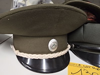 Lot 130 - wit rusland 2 kepies + 4 petten - afbeelding 2 van  5