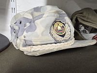 Lot 130 - wit rusland 2 kepies + 4 petten - afbeelding 3 van  5