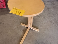 Lot 131 - bijzettafel ikea - afbeelding 1 van  2