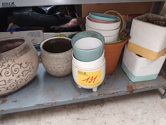 Lot 131 - bloempotjes - 12 stuks - afbeelding 1 van  3