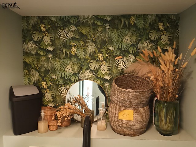 Lot 131 - decoratie en vuilnisbakje. 9 stuks - afbeelding 1 van  5