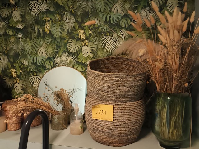 Lot 131 - decoratie en vuilnisbakje. 9 stuks - afbeelding 5 van  5