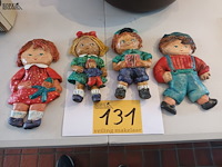 Lot 131 - deegpopjes. 4 stuks - afbeelding 1 van  5