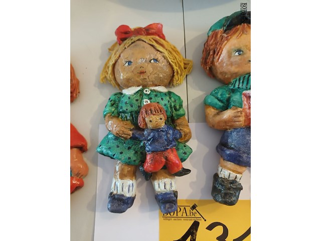 Lot 131 - deegpopjes. 4 stuks - afbeelding 3 van  5