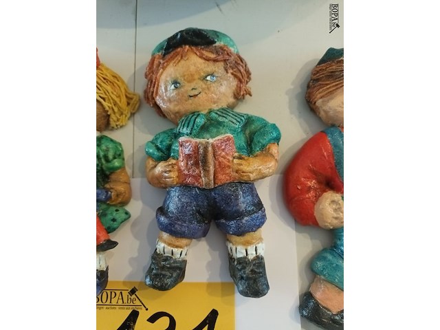 Lot 131 - deegpopjes. 4 stuks - afbeelding 4 van  5
