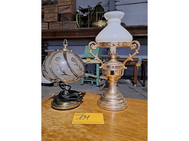 Lot 131 - duo vintage nachtlampjes - afbeelding 1 van  3