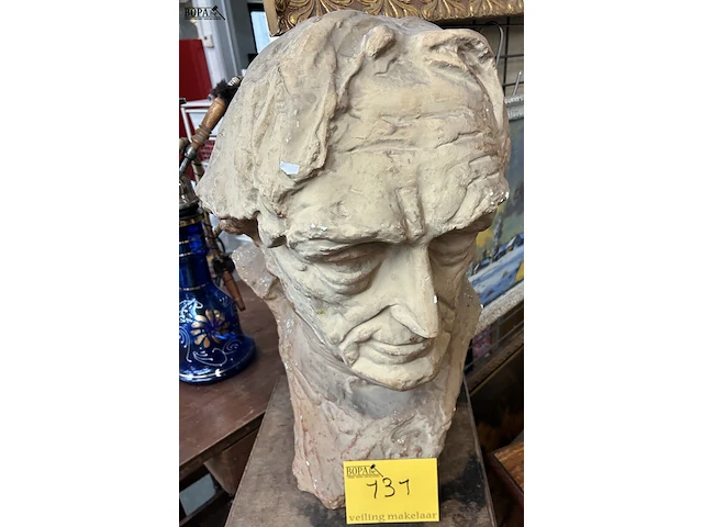 Lot 131 - expressieve buste van oudere man - afbeelding 1 van  3