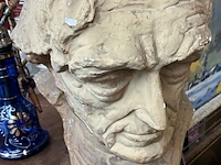 Lot 131 - expressieve buste van oudere man