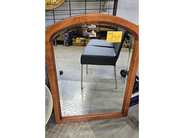 Lot 131 - geslepen spiegel in houten frame - afbeelding 1 van  1
