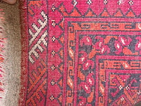Lot 131 - handgeknoopt perzisch tapijt - afbeelding 3 van  5