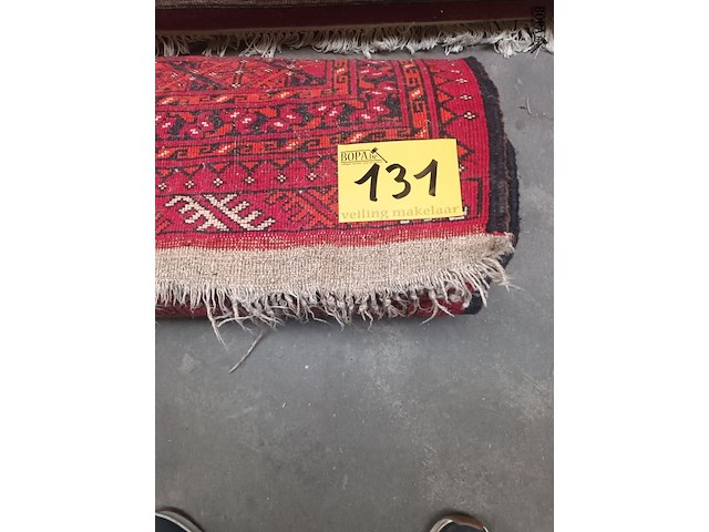 Lot 131 - handgeknoopt perzisch tapijt - afbeelding 4 van  5