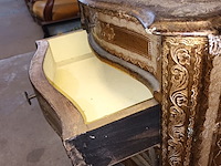 Lot 131 - italiaans kastje met 3 lades - afbeelding 5 van  6