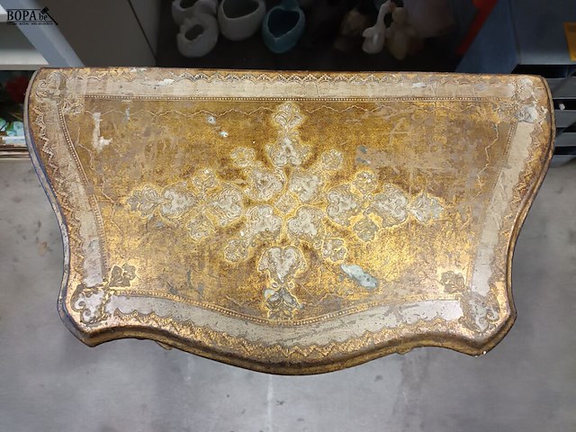 Lot 131 - italiaans kastje met 3 lades - afbeelding 6 van  6