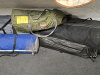 Lot 131 - lot diverse tenten, slaapzakken? 5 tassen - afbeelding 1 van  5