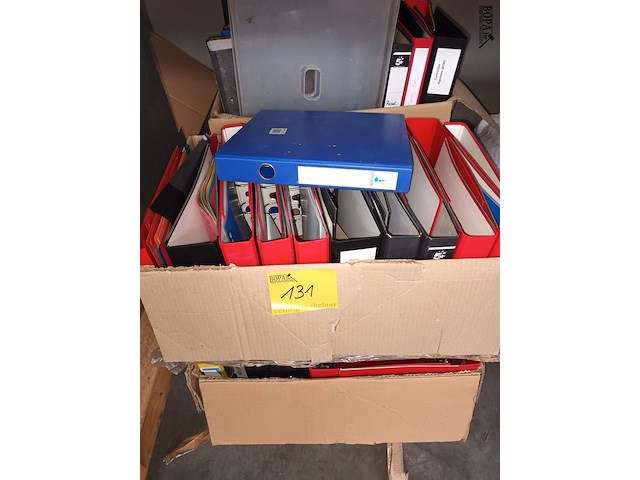 Lot 131 - ringmappen - afbeelding 1 van  3