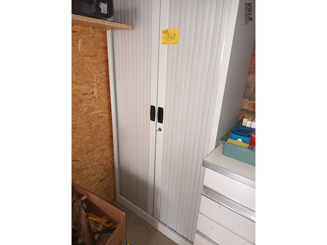 Lot 131 - roldeur kast - afbeelding 2 van  2