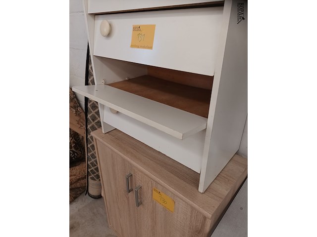 Lot 131 - witte schoenenkast - afbeelding 2 van  2