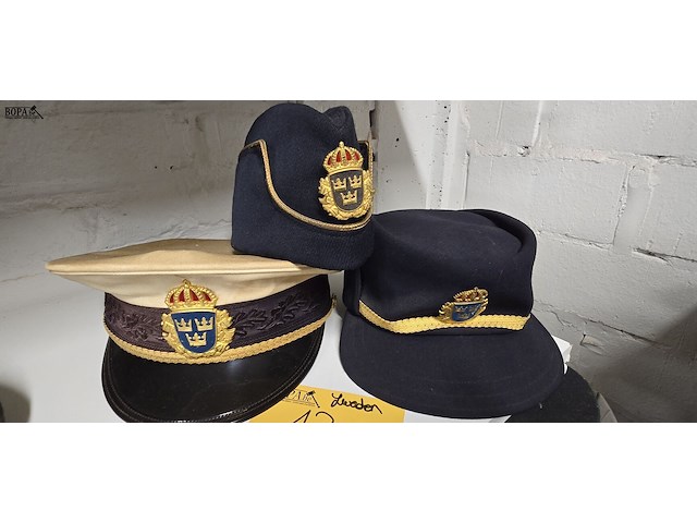 Lot 131 - zweden 2 kepies + 1 schuitje - afbeelding 1 van  4